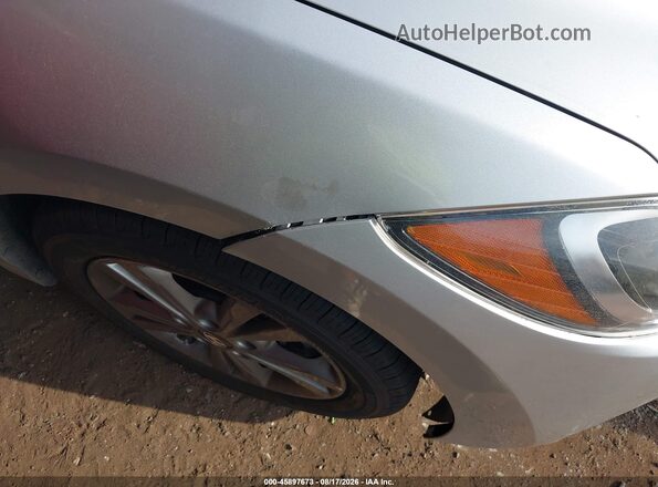 5NPD84LF5JH257354 2018 HYUNDAI ELANTRA Silver Front view