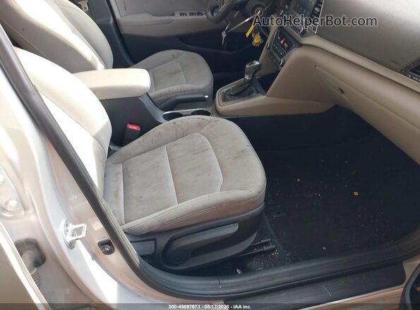 5NPD84LF5JH257354 2018 HYUNDAI ELANTRA Silver Front interior view