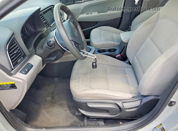 5NPD84LF5JH266555 2018 HYUNDAI ELANTRA Silver წინა სალონის ხედი