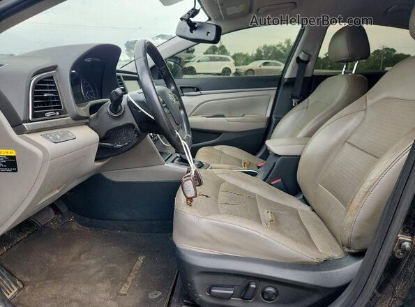 5NPD84LF5JH277989 2018 HYUNDAI ELANTRA Черный Вид салона спереди