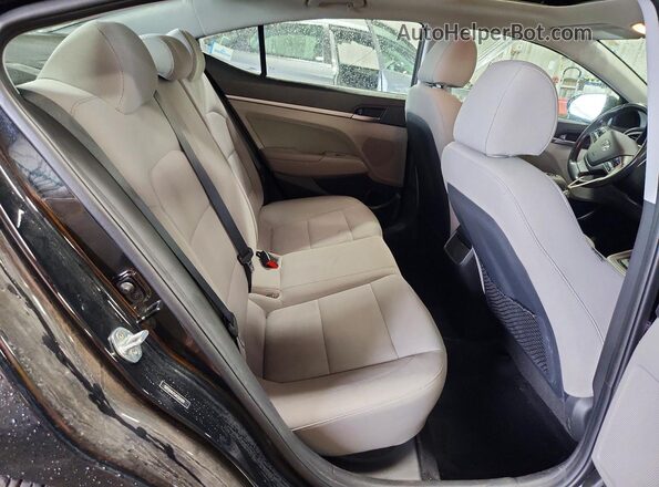 5NPD84LF5JH324261 2018 HYUNDAI ELANTRA Black Հետևի նստատեղերի տեսք