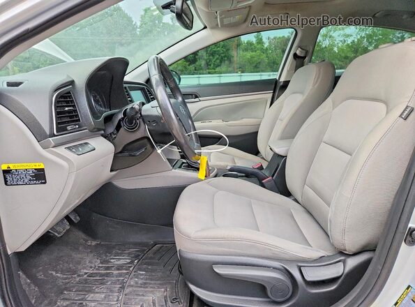 5NPD84LF5JH363707 2018 HYUNDAI ELANTRA Silver წინა სალონის ხედი