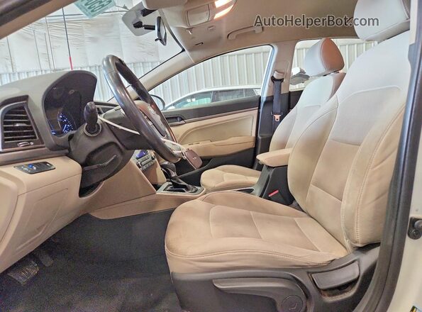 5NPD84LF6HH015621 2017 HYUNDAI ELANTRA Желто-коричневый Вид салона спереди