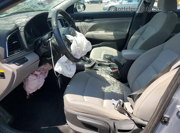 5NPD84LF6HH114505 2017 HYUNDAI ELANTRA Серебряный Вид салона спереди