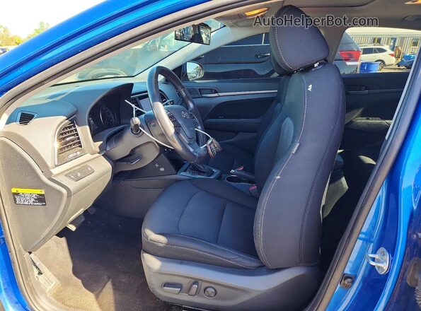 5NPD84LF6HH146208 2017 HYUNDAI ELANTRA Blue წინა სალონის ხედი