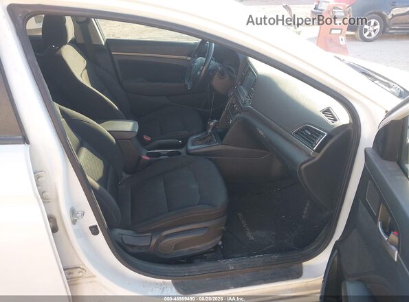 5NPD84LF6JH264488 2018 HYUNDAI ELANTRA White Вид салону спереду