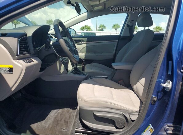 5NPD84LF6JH339609 2018 HYUNDAI ELANTRA Blue Вид салону спереду