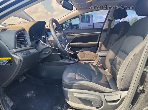 5NPD84LF6JH370598 2018 HYUNDAI ELANTRA Черный Вид салона спереди