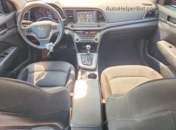 5NPD84LF6JH370598 2018 HYUNDAI ELANTRA Черный Вид панели приборов