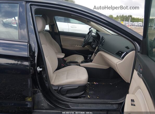 5NPD84LF7HH000691 2017 HYUNDAI ELANTRA Черный Вид салона спереди