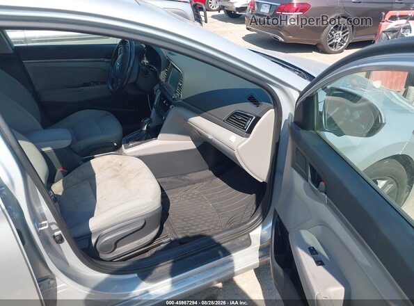 5NPD84LF7HH042861 2017 HYUNDAI ELANTRA Silver Вид салону спереду