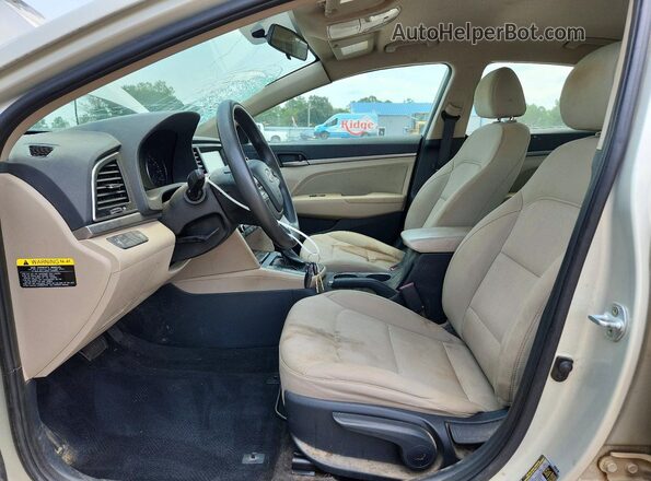5NPD84LF7HH046196 2017 HYUNDAI ELANTRA Золотой Вид салона спереди