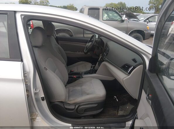 5NPD84LF7HH095673 2017 HYUNDAI ELANTRA Silver Вид салону спереду