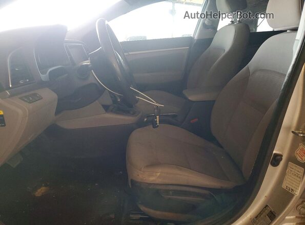 5NPD84LF7JH214134 2018 HYUNDAI ELANTRA Серебряный Вид салона спереди