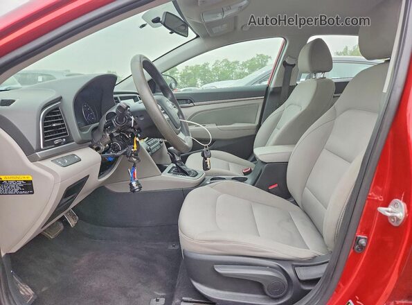 5NPD84LF7JH294034 2018 HYUNDAI ELANTRA Red Вид салону спереду