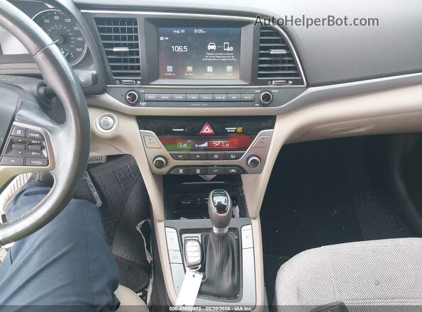 5NPD84LF7JH316226 2018 HYUNDAI ELANTRA Белый Вид панели приборов