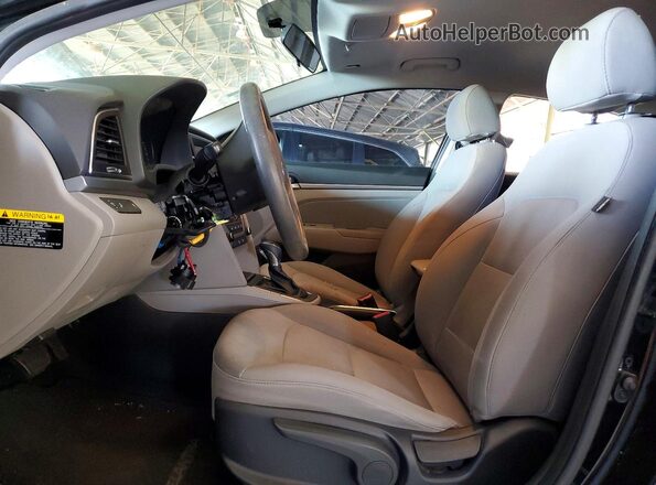 5NPD84LF7JH358542 2018 HYUNDAI ELANTRA Black Вид салону спереду