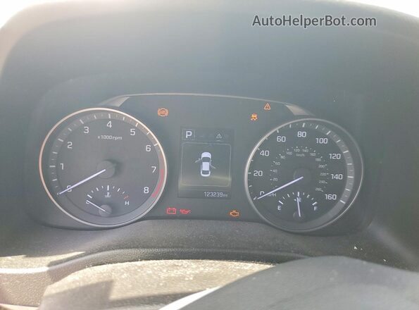 5NPD84LF7JH370643 2018 HYUNDAI ELANTRA Silver Widok zestawu wskaźników