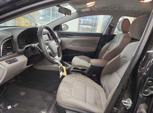 5NPD84LF8HH038737 2017 HYUNDAI ELANTRA Черный Вид салона спереди