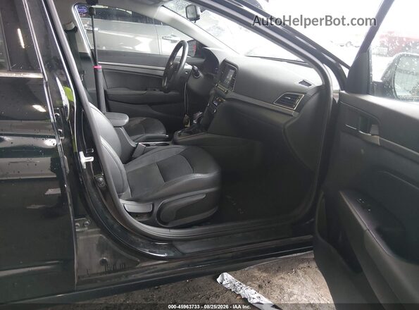 5NPD84LF8HH123240 2017 HYUNDAI ELANTRA Black Вид салону спереду