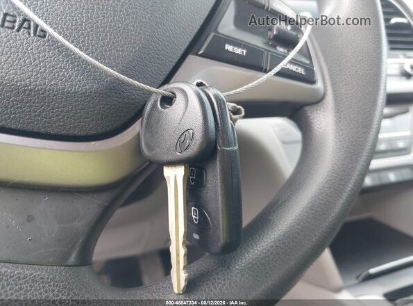 5NPD84LF8HH130849 2017 HYUNDAI ELANTRA Blue Вид панелі приладів
