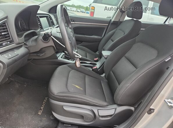 5NPD84LF8JH267134 2018 HYUNDAI ELANTRA Silver Widok wnętrza z przodu