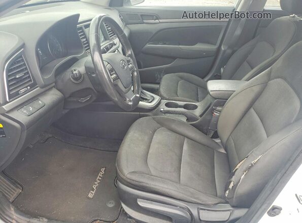 5NPD84LF8JH315098 2018 HYUNDAI ELANTRA Белый Вид салона спереди