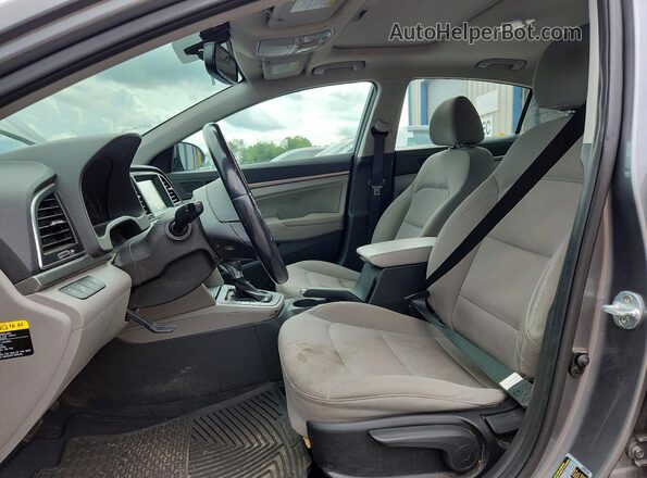 5NPD84LF8JH325209 2018 HYUNDAI ELANTRA Silver Вид салону спереду