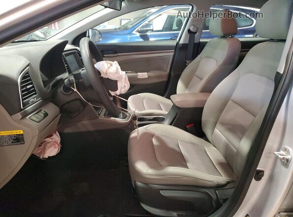 5NPD84LF9HH090250 2017 HYUNDAI ELANTRA Silver წინა სალონის ხედი