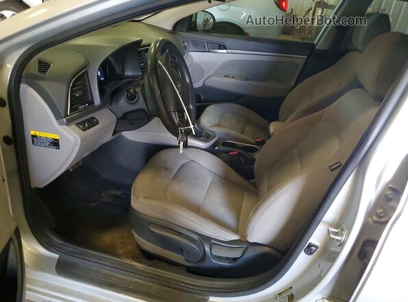 5NPD84LF9JH221652 2018 HYUNDAI ELANTRA Silver წინა სალონის ხედი