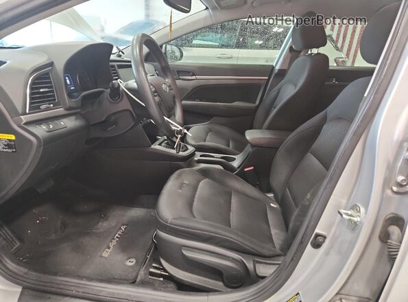 5NPD84LF9JH227578 2018 HYUNDAI ELANTRA Silver წინა სალონის ხედი