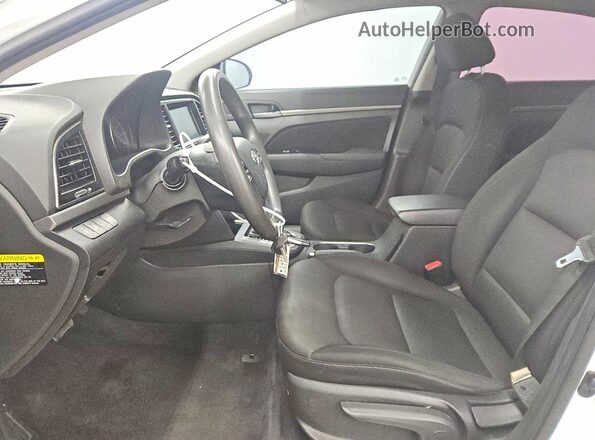 5NPD84LF9JH301792 2018 HYUNDAI ELANTRA Белый Вид салона спереди