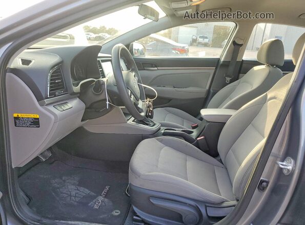 5NPD84LF9JH387797 2018 HYUNDAI ELANTRA Серебряный Вид салона спереди