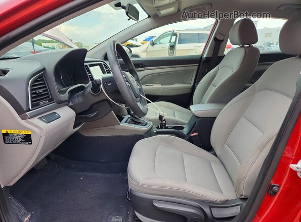 5NPD84LFXHH008090 2017 HYUNDAI ELANTRA Red Front interior view