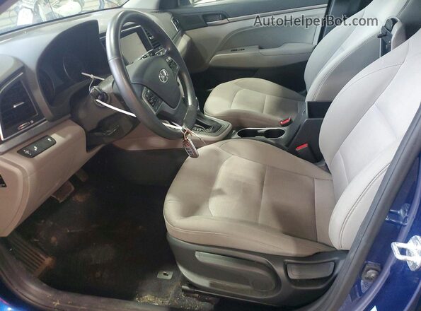 5NPD84LFXJH360592 2018 HYUNDAI ELANTRA Синий Вид салона спереди