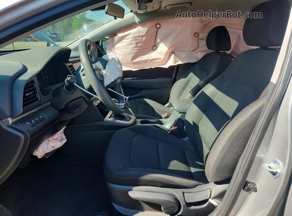 5NPD84LFXLH572265 2020 HYUNDAI ELANTRA Серебряный Вид салона спереди