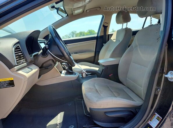 5NPD94LAXHH079372 2017 HYUNDAI ELANTRA Black Вид салону спереду