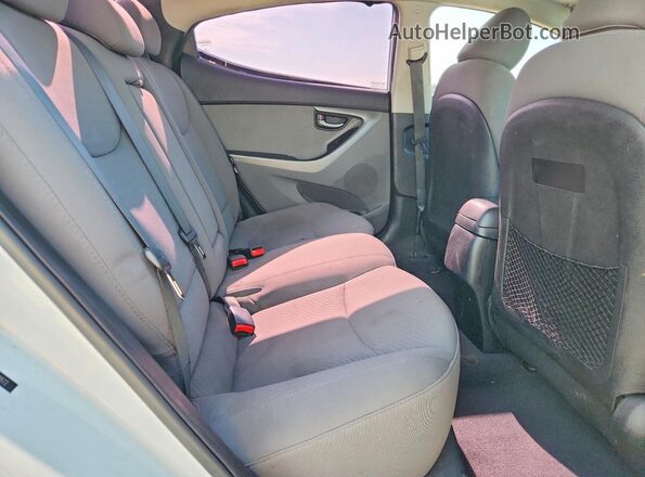5NPDH4AE0GH719872 2016 HYUNDAI ELANTRA White Vista de los asientos traseros