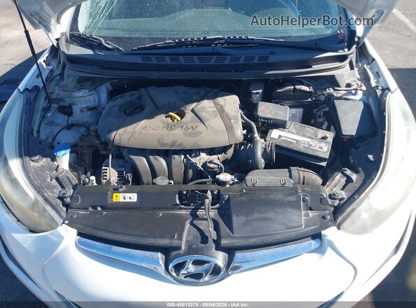 5NPDH4AE0GH735005 2016 HYUNDAI ELANTRA White უკანა ხედი