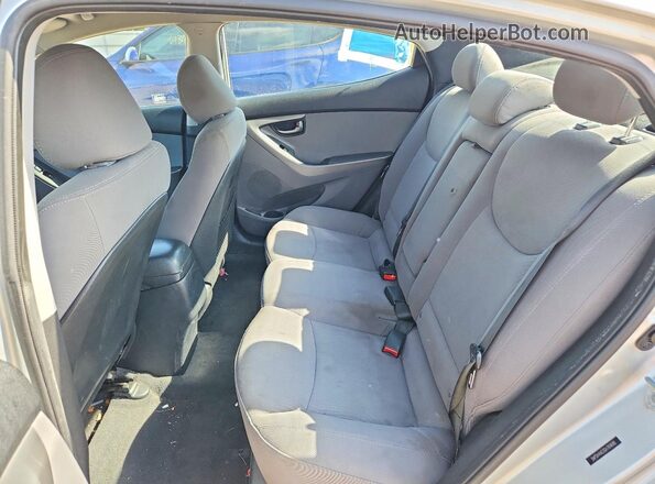 5NPDH4AE0GH769686 2016 HYUNDAI ELANTRA Silver Rear seats view