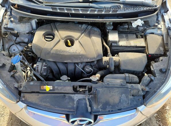 5NPDH4AE0GH769686 2016 HYUNDAI ELANTRA Silver Rear interior view