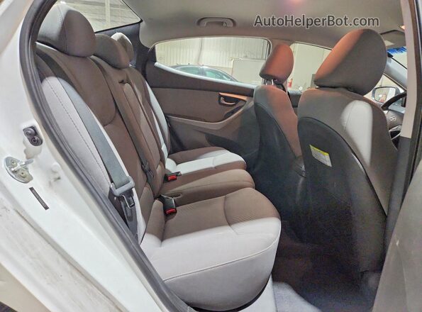 5NPDH4AE1GH693623 2016 HYUNDAI ELANTRA White Вид задніх сидінь