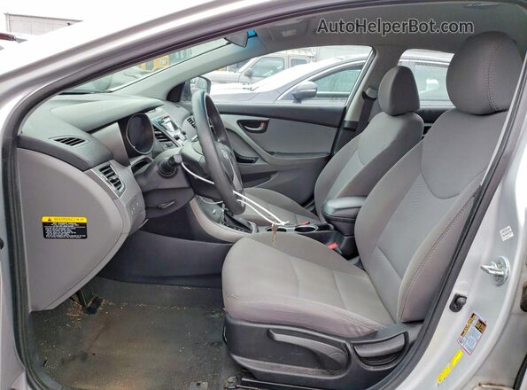 5NPDH4AE1GH738883 2016 HYUNDAI ELANTRA Серебряный Вид салона спереди
