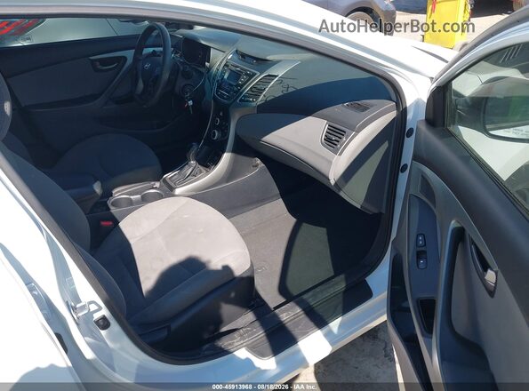 5NPDH4AE2GH675616 2016 HYUNDAI ELANTRA White Front interior view