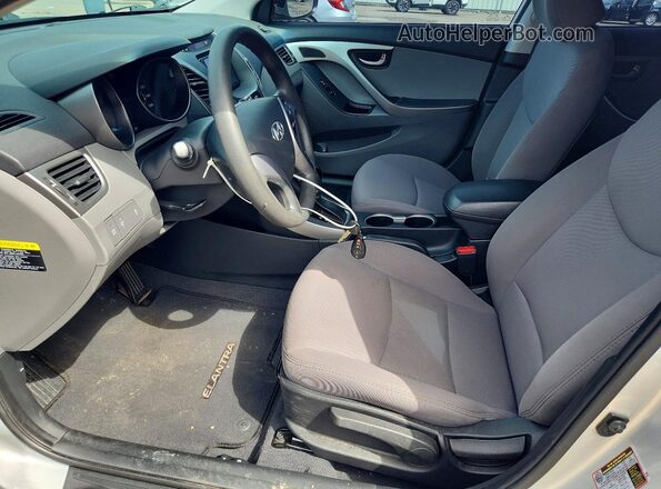 5NPDH4AE2GH732042 2016 HYUNDAI ELANTRA Silver Вид салону спереду