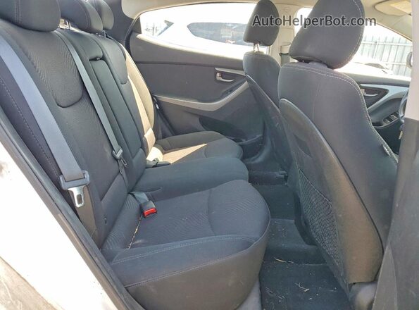 5NPDH4AE3GH726315 2016 HYUNDAI ELANTRA White Widok tylnych siedzeń