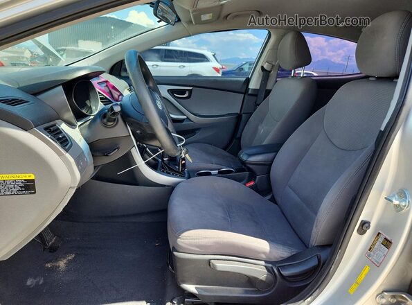 5NPDH4AE3GH765471 2016 HYUNDAI ELANTRA Серебряный Вид салона спереди