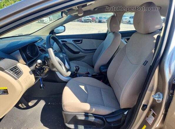 5NPDH4AE3GH797465 2016 HYUNDAI ELANTRA Gold Widok wnętrza z przodu