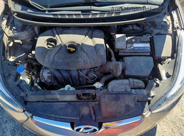 5NPDH4AE3GH797465 2016 HYUNDAI ELANTRA Gold Widok wnętrza z tyłu
