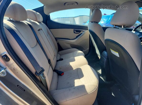 5NPDH4AE3GH797465 2016 HYUNDAI ELANTRA Gold Widok tylnych siedzeń